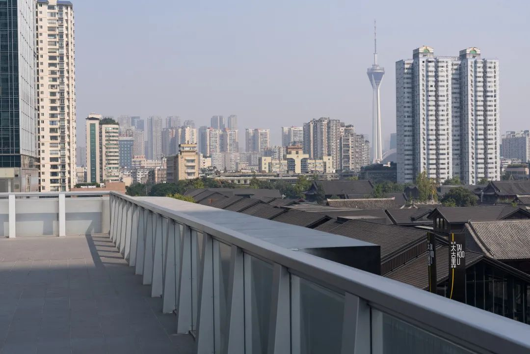 成都 | 觀繁華市景，探多變藝術(shù)——風(fēng)尚匯聚之地的2400㎡藝術(shù)美學(xué)空間